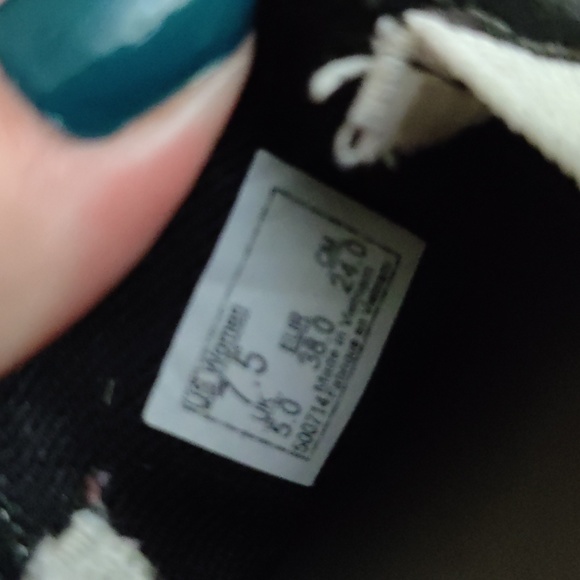 Vans - Picture 9 of 9